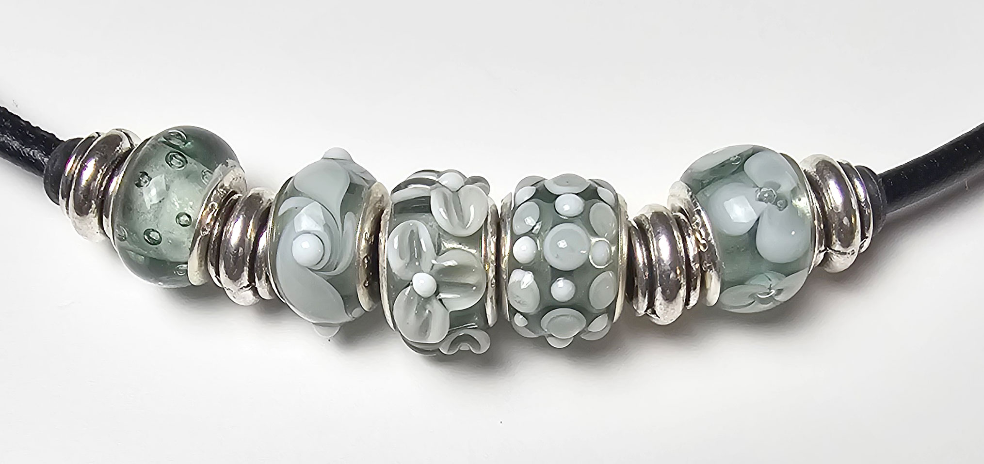 Nappaledercollier silbergrau