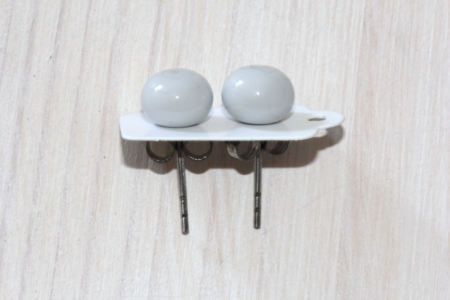 Ohrstecker silbergrau opak