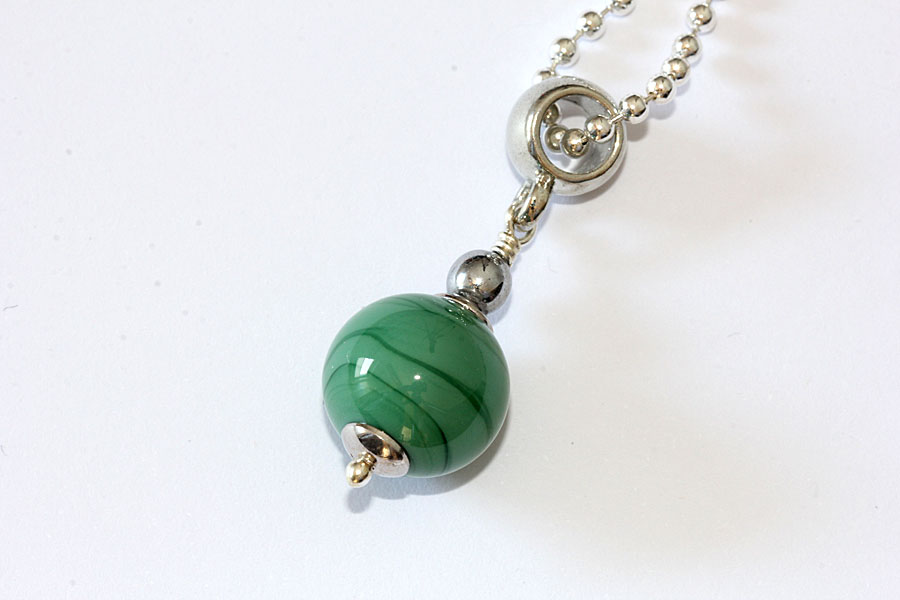 Charm-Anhänger moosgrün Charm-Anhänger moosgrün